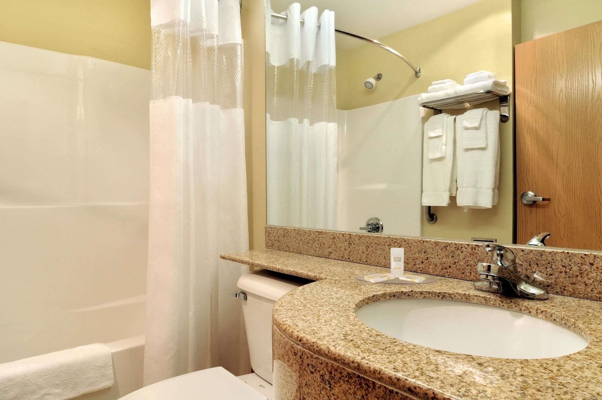 Microtel Inn & Suites Хантсвилл Номер фото