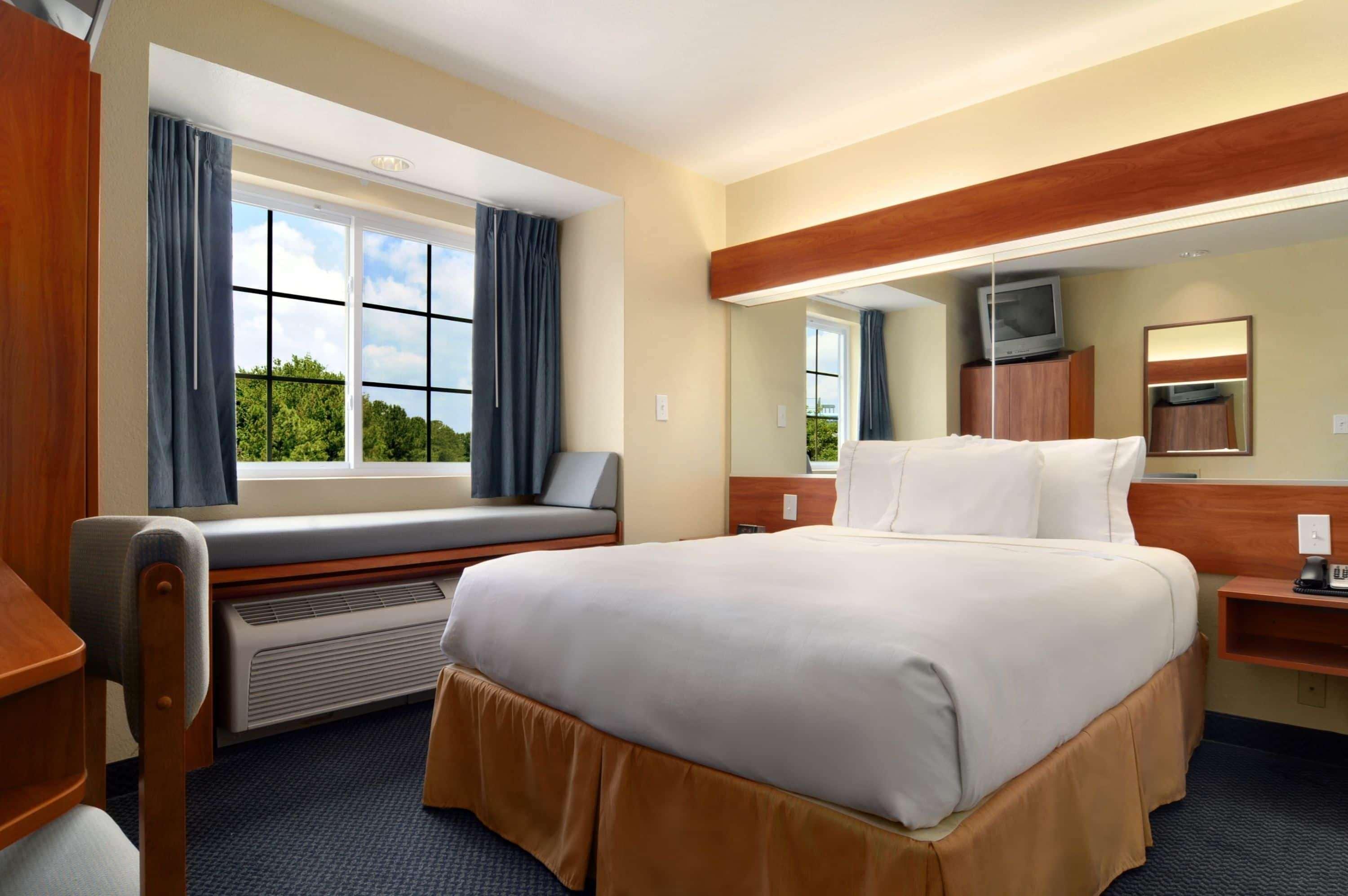Microtel Inn & Suites Хантсвилл Экстерьер фото