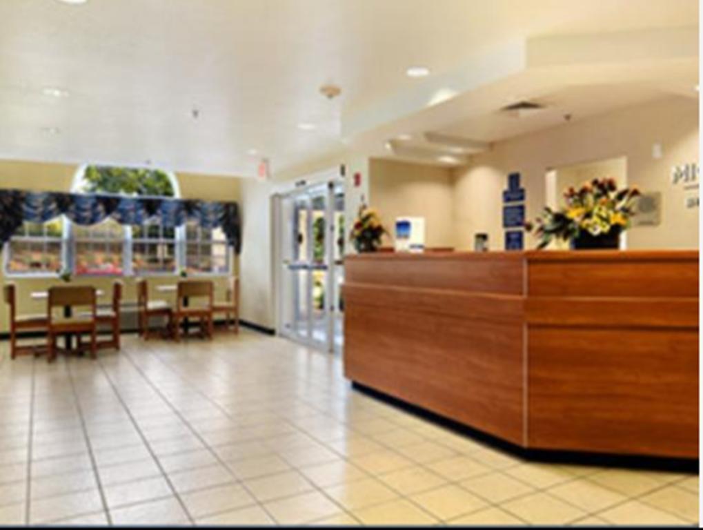 Microtel Inn & Suites Хантсвилл Интерьер фото